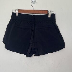 Athleta Mod Trekkie Shorts Black Stretch Size 4 Outdoor Hiking Pockets